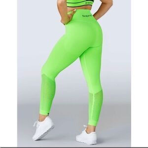 SHEFIT SEAMLESS LEGGINGS SIZE MEDIUM